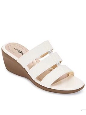 NIB Women's Size 8M White East 5th Evergreen Sandals